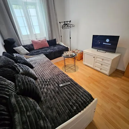 Hemma 4 U , 3 * Κέμπτεν